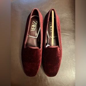 NEW🌟 ZARA Burgundy Velvet Loafers